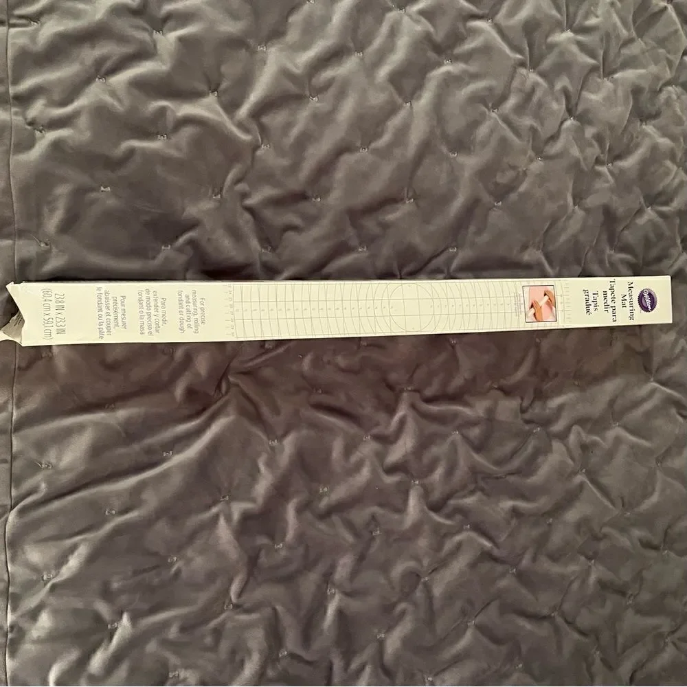 Wilton Fondant or Pizza Measuring Mat Curcle Roll Out Plastuc 23.8 in. x 23.3 in